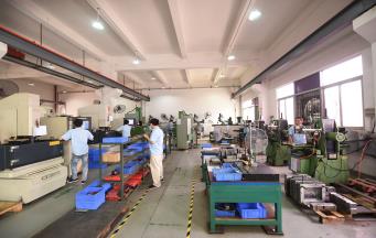 深圳模具廠：精度可達±0.005mm，打造模具行業新高度！